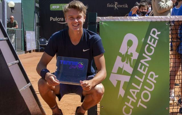 手进攻迫使 手进攻迫使